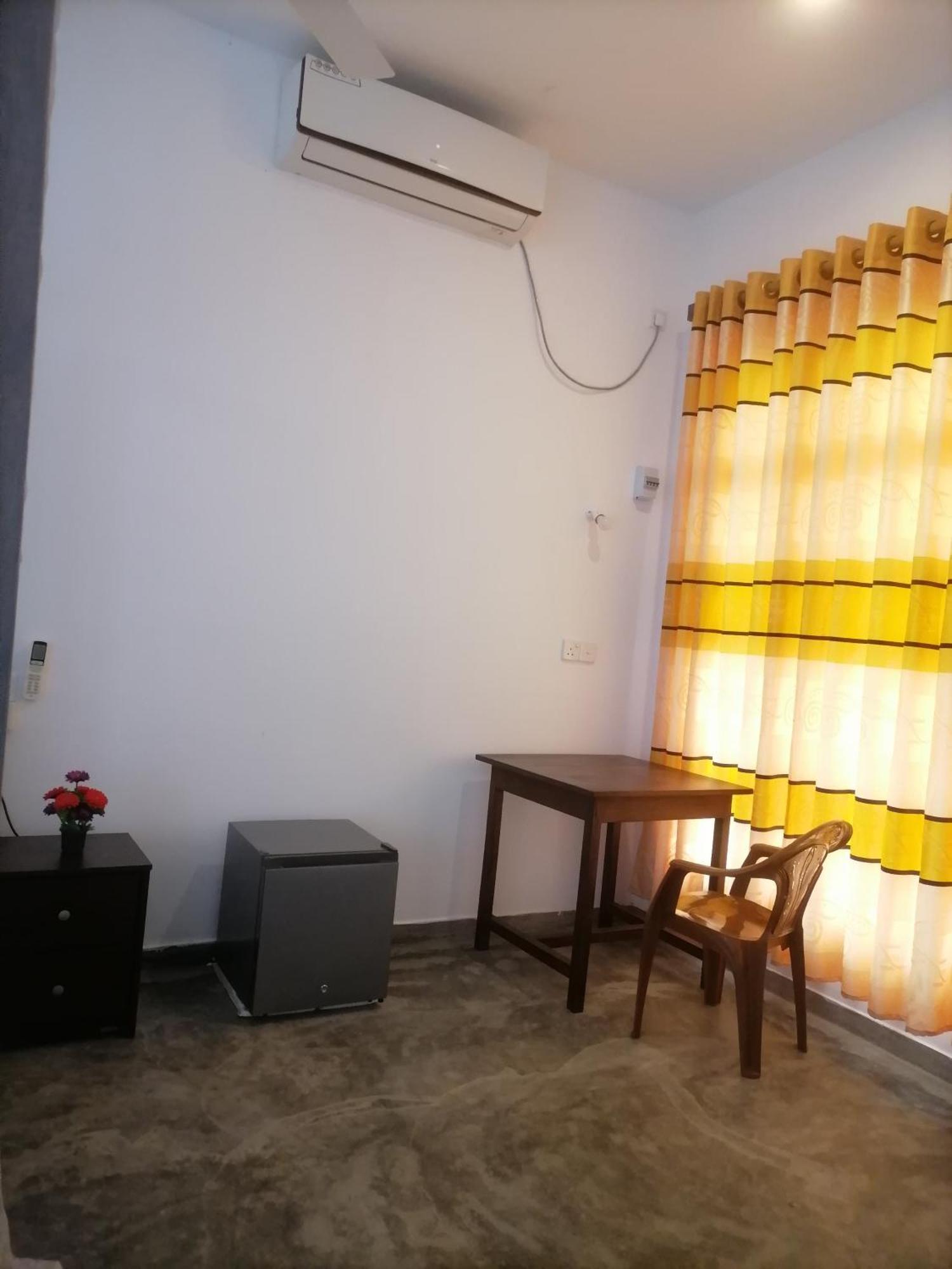Апартаменти Hiriketiya Hasmal House Діквелла Екстер'єр фото